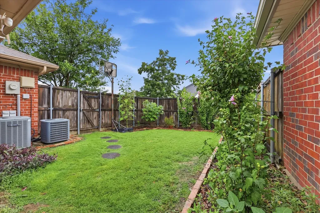 6517 White Oak Drive Rowlett TX 75089