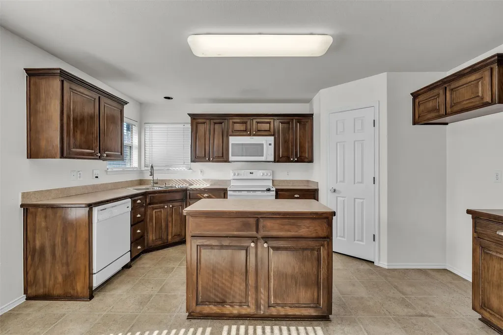 737 E Sheila Circle Joshua TX 76058