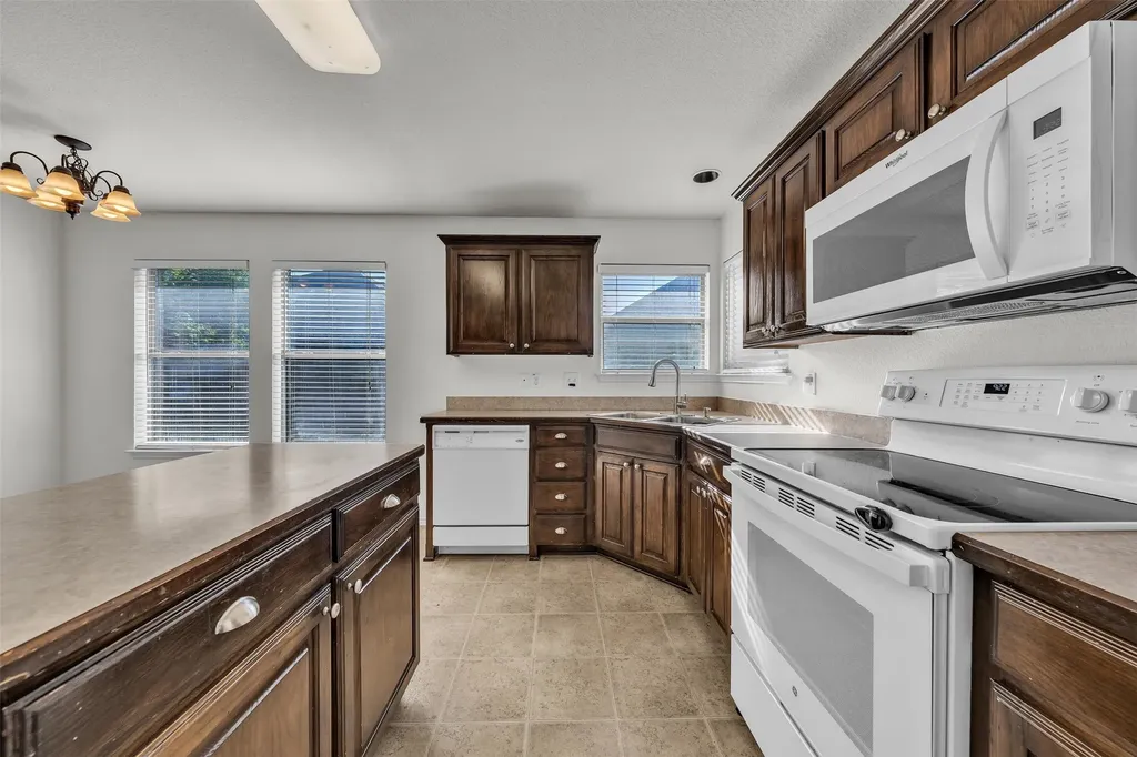 737 E Sheila Circle Joshua TX 76058