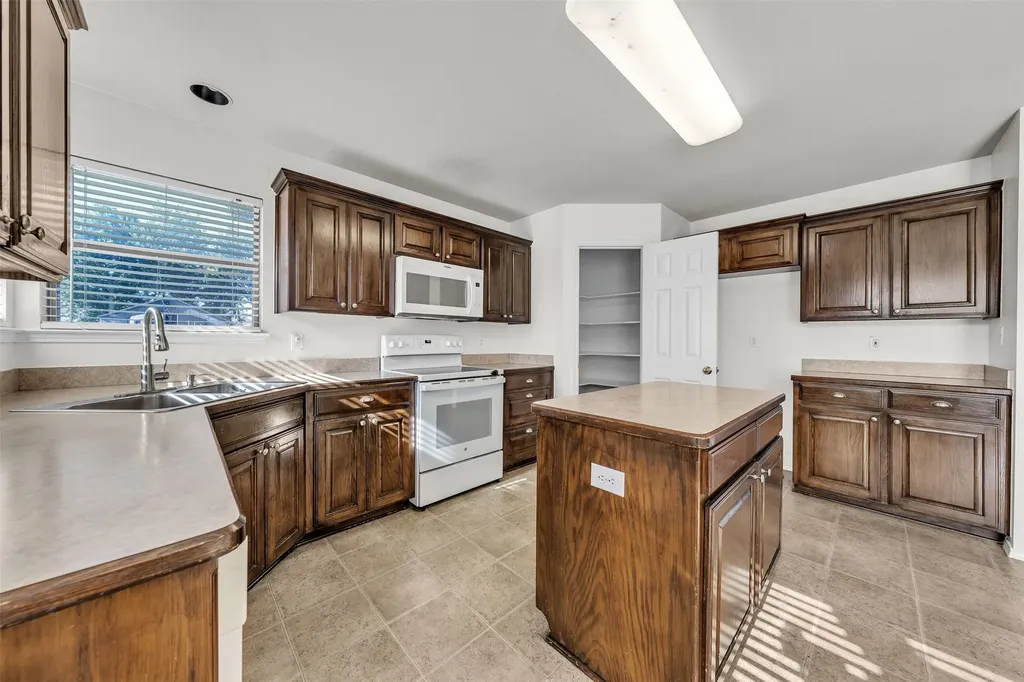 737 E Sheila Circle Joshua TX 76058