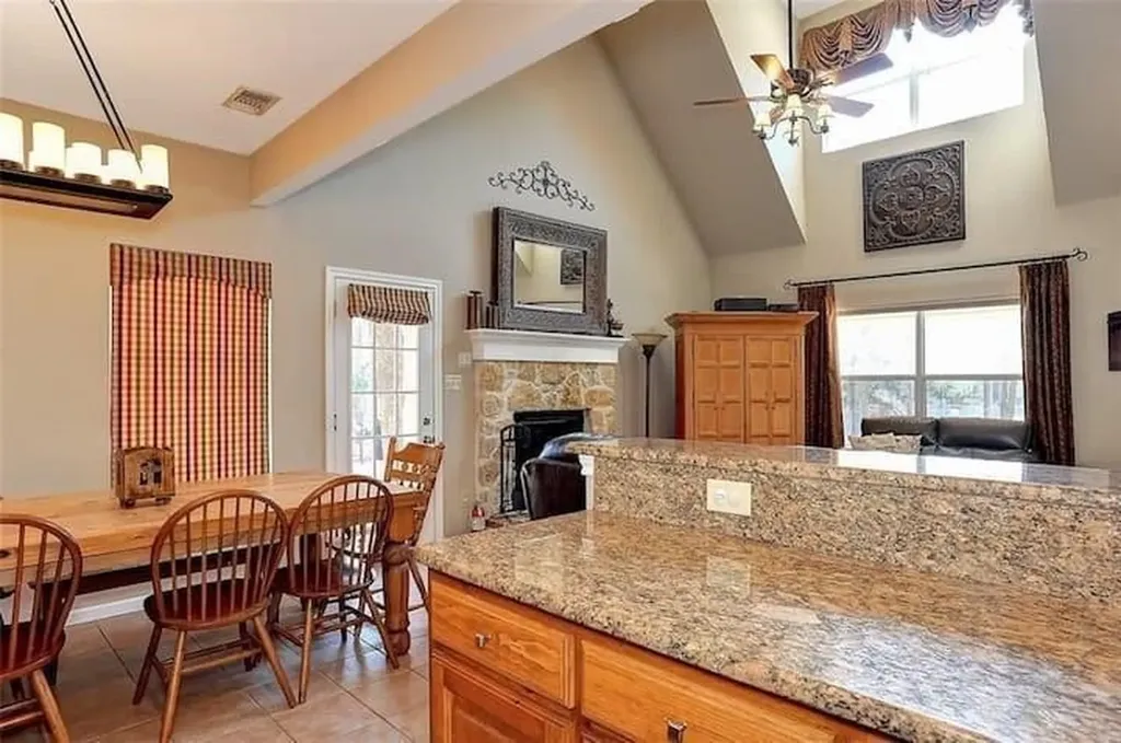 233 Castle Drive Pottsboro TX 75076