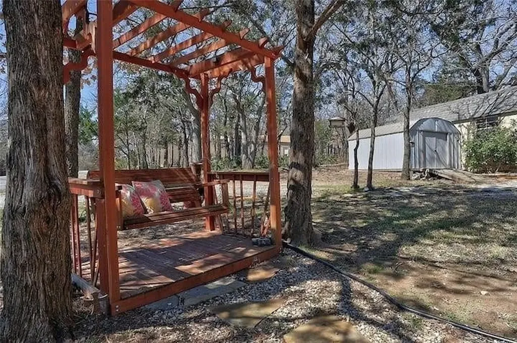 233 Castle Drive Pottsboro TX 75076