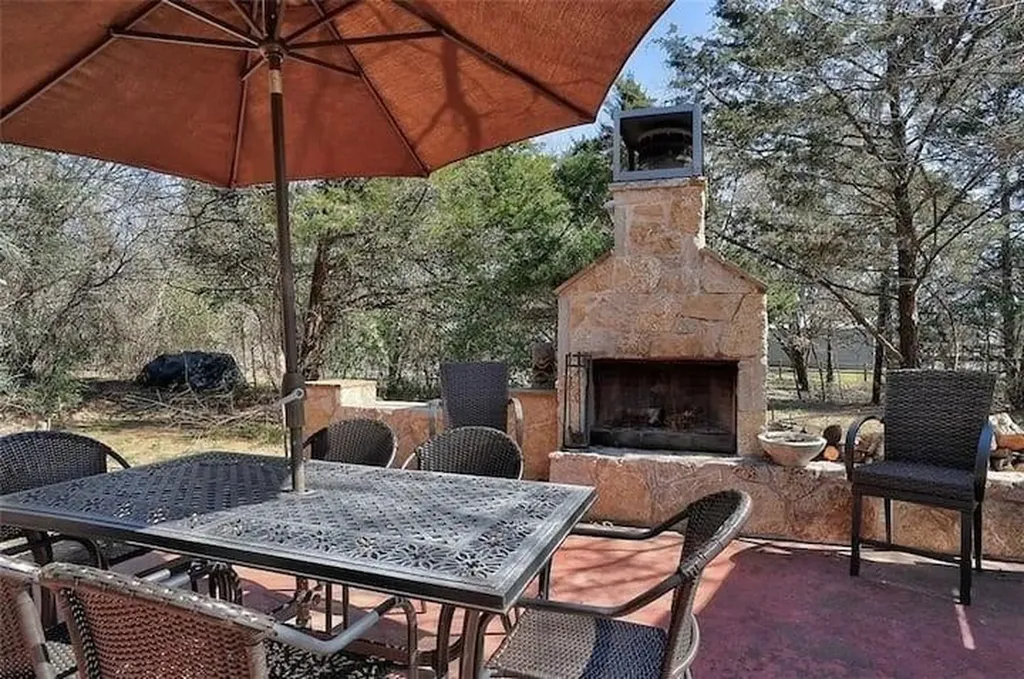 233 Castle Drive Pottsboro TX 75076