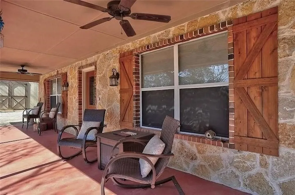 233 Castle Drive Pottsboro TX 75076