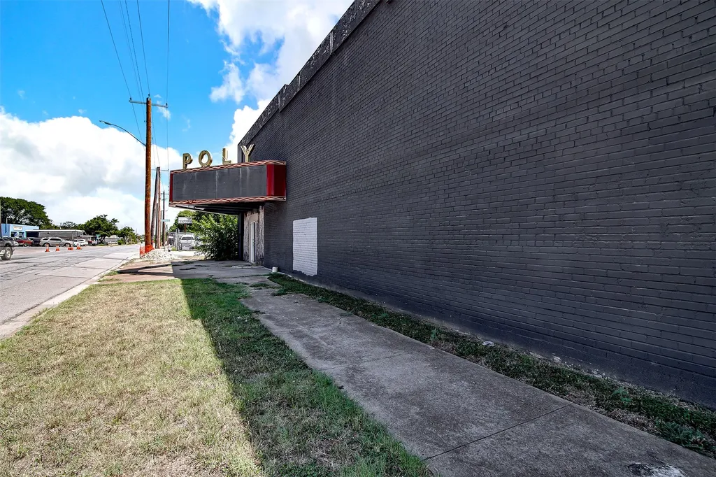 3200 Strong Avenue Fort Worth TX 76105