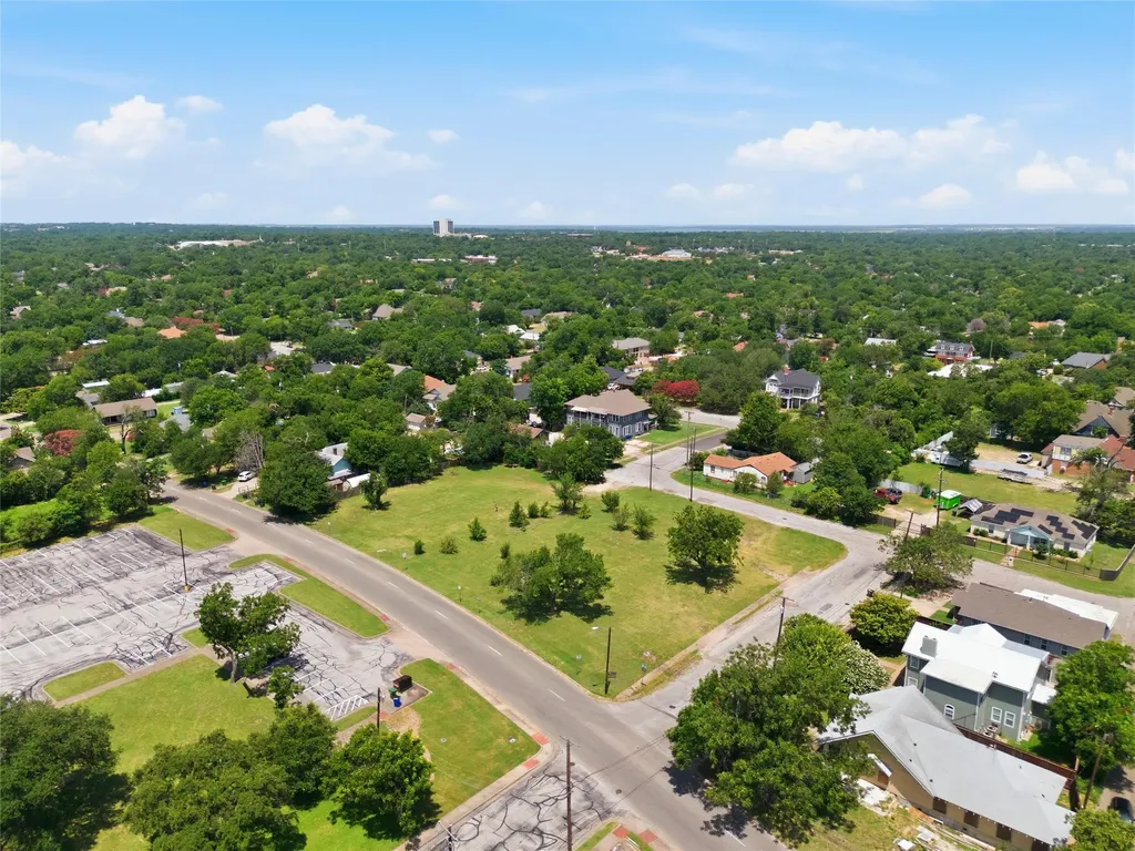 1104 N 18a Street Waco TX 76707