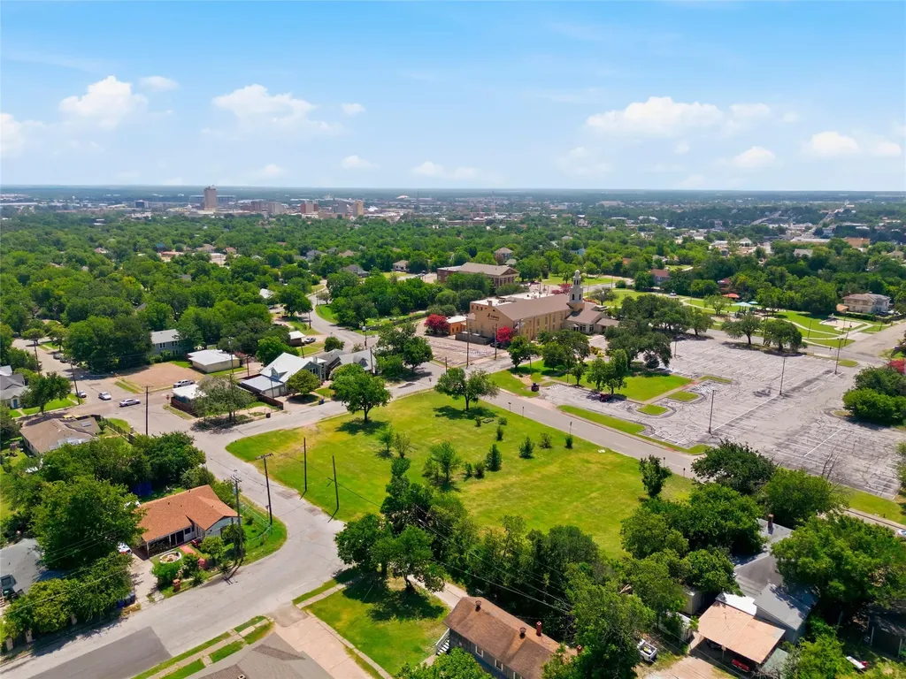 1104 N 18a Street Waco TX 76707