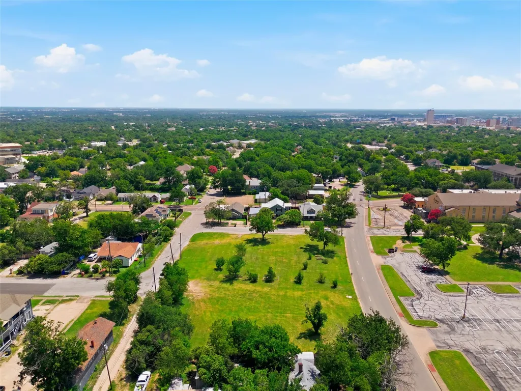 1104 N 18a Street Waco TX 76707