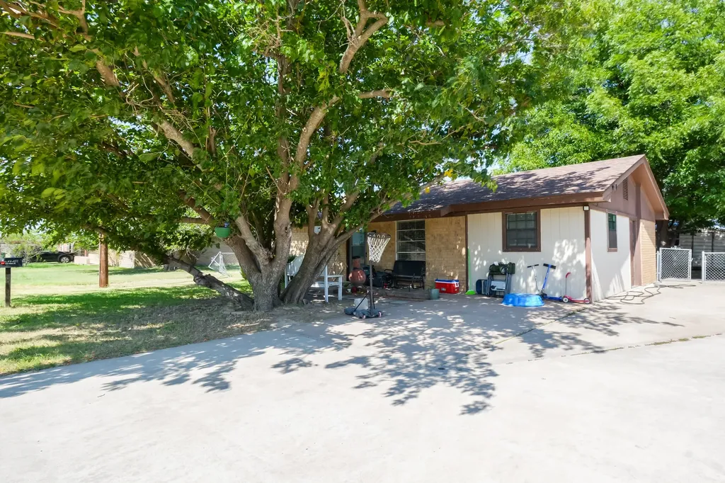 213 Field Street Clyde TX 79510