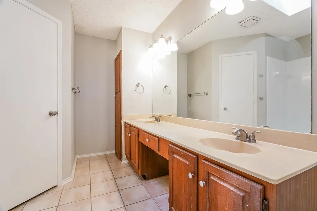 5304 Tamarack Court Arlington TX 76018