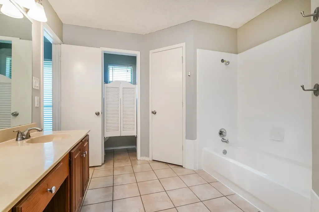 5304 Tamarack Court Arlington TX 76018