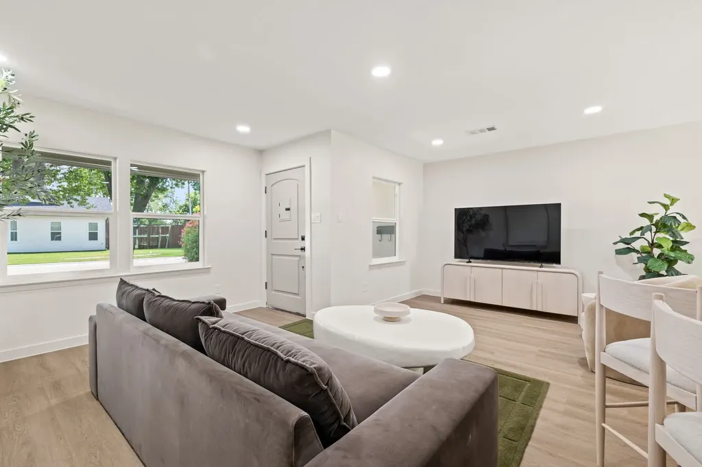 3161 Longmeade Drive Farmers Branch TX 75234