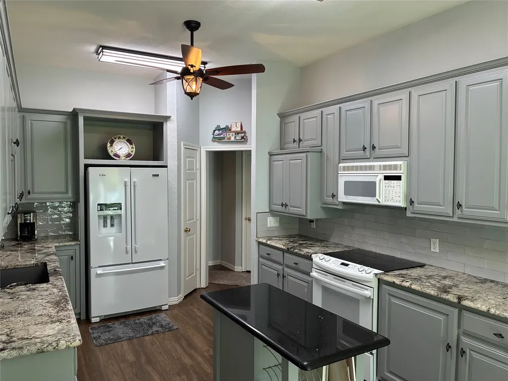 1408 Island Village Court Granbury TX 76048