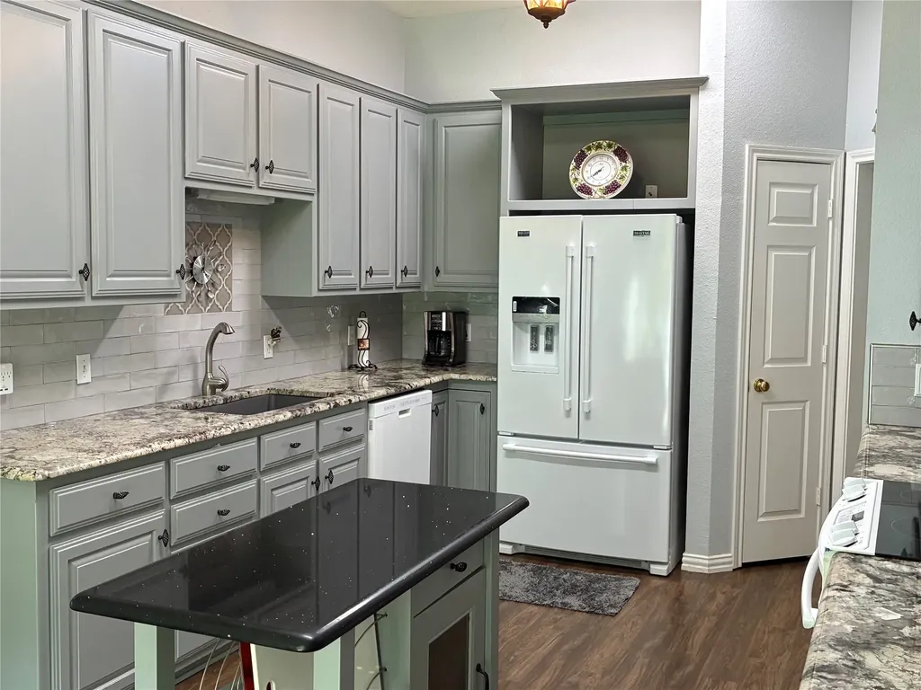 1408 Island Village Court Granbury TX 76048