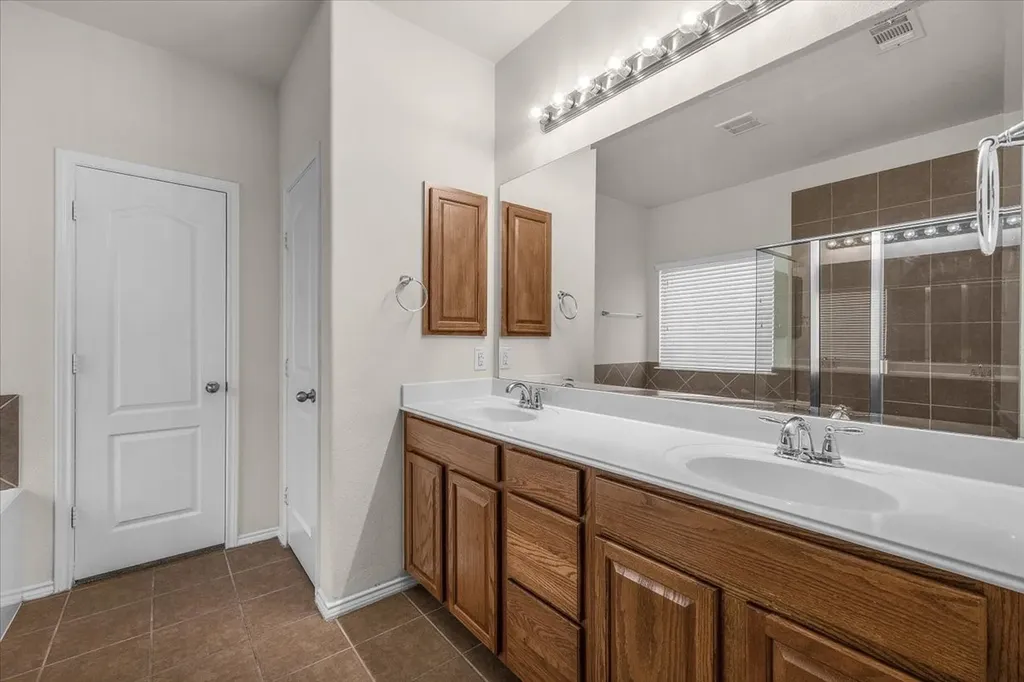 1725 Birds Eye Road Fort Worth TX 76177