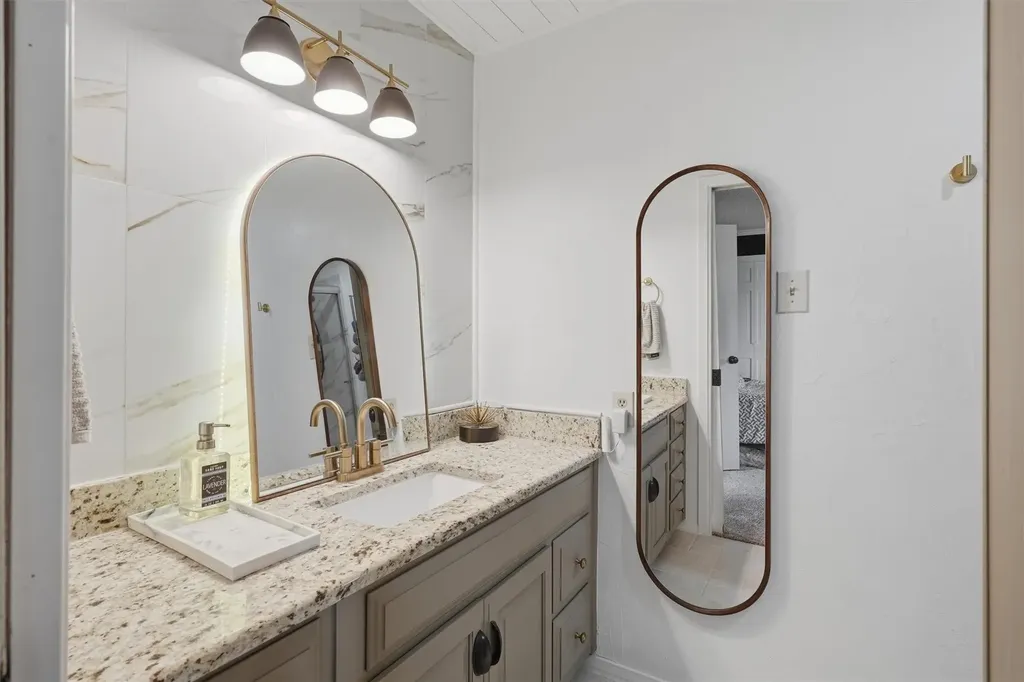 3218 Sunrise Court Granbury TX 76048