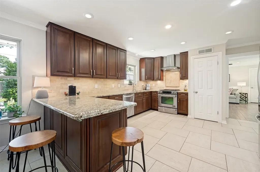 10411 Gooding Drive Dallas TX 75229