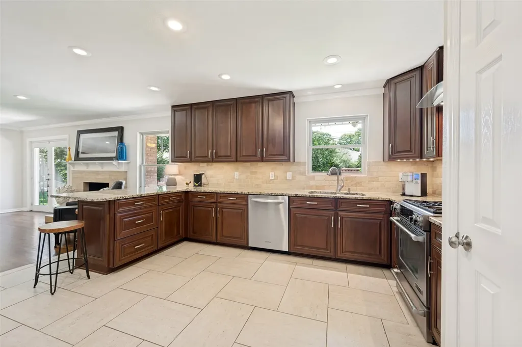 10411 Gooding Drive Dallas TX 75229