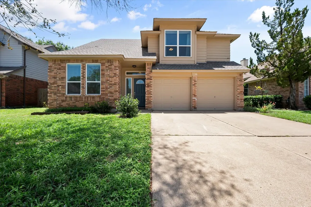 2216 Reverchon Drive Arlington TX 76017