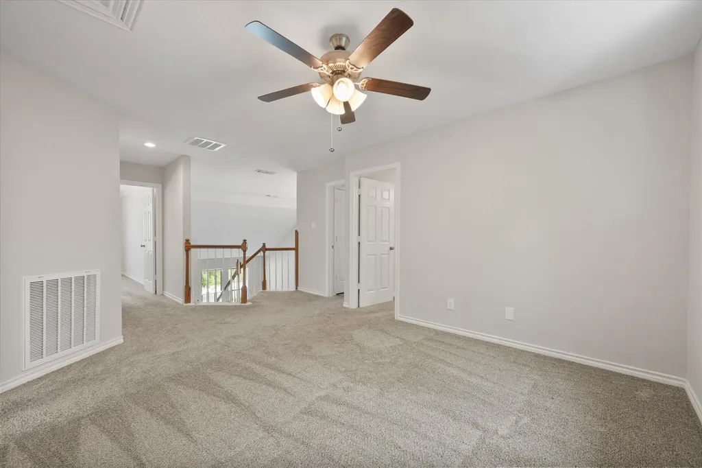 2216 Reverchon Drive Arlington TX 76017
