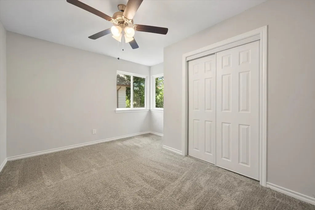 2216 Reverchon Drive Arlington TX 76017