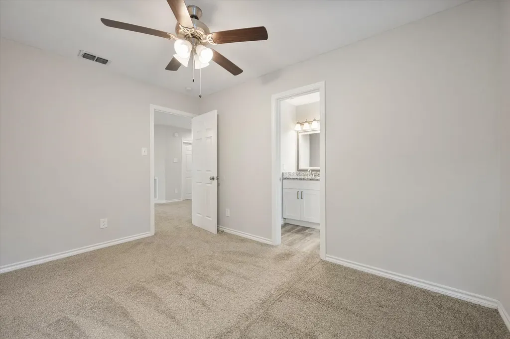 2216 Reverchon Drive Arlington TX 76017