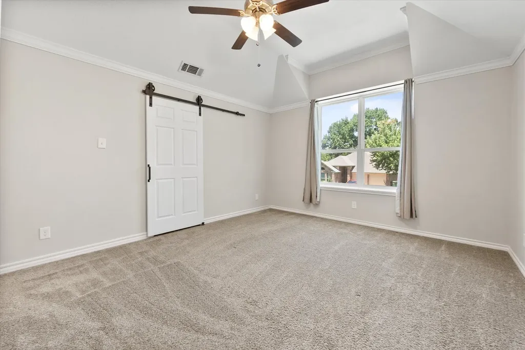 2216 Reverchon Drive Arlington TX 76017