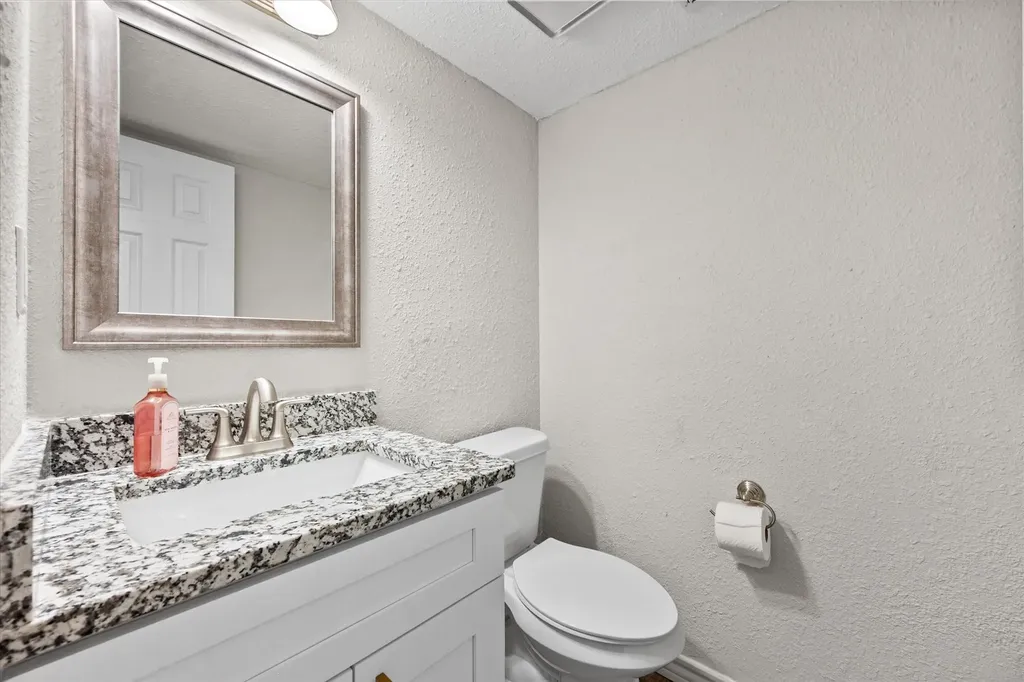 2216 Reverchon Drive Arlington TX 76017