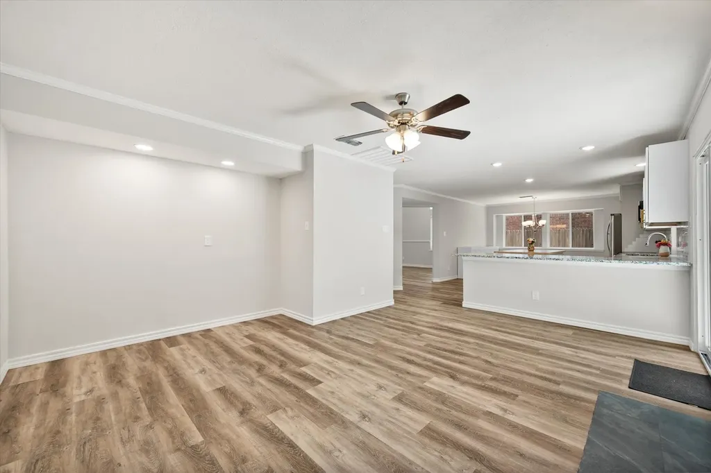 2216 Reverchon Drive Arlington TX 76017