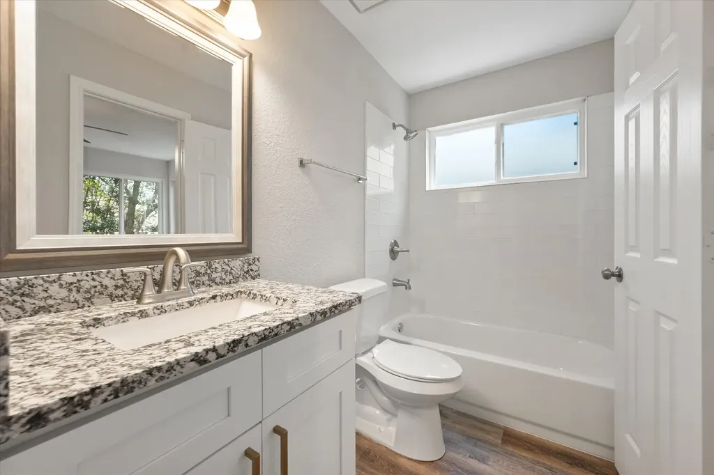 2216 Reverchon Drive Arlington TX 76017