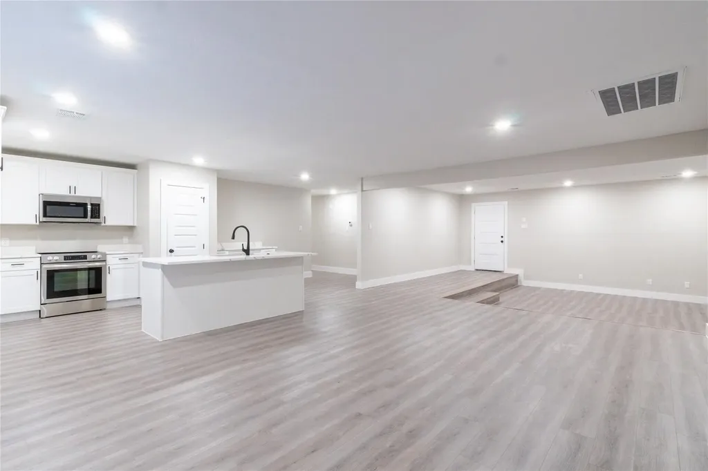 209 W 9th Street Kemp TX 75143