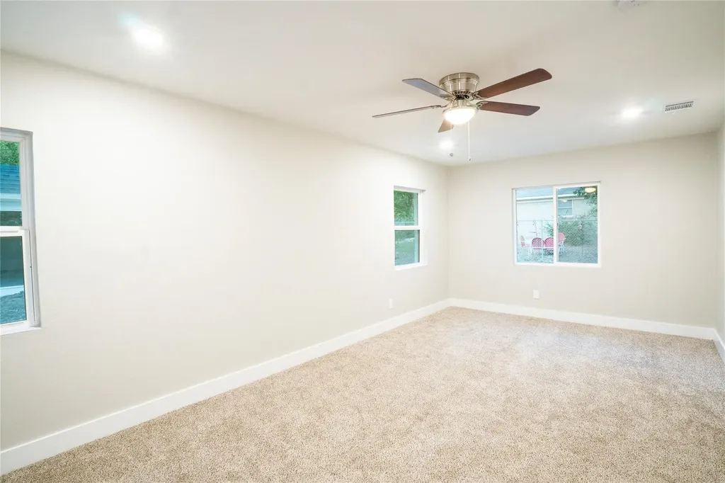 209 W 9th Street Kemp TX 75143