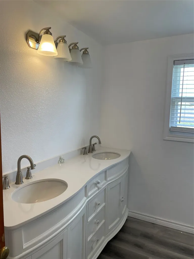 400 Lake Road Lavon TX 75166