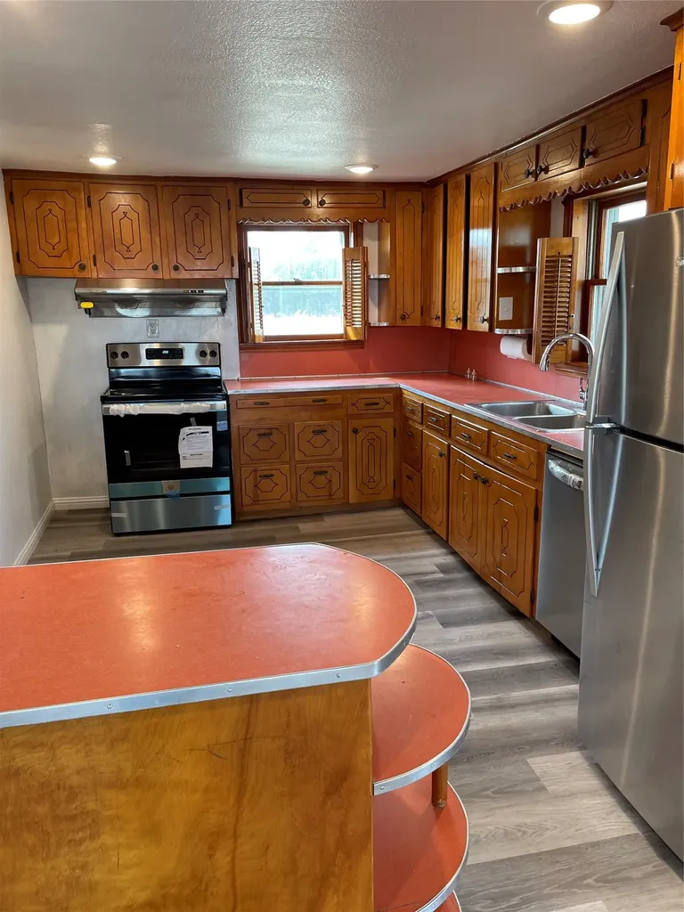 400 Lake Road Lavon TX 75166