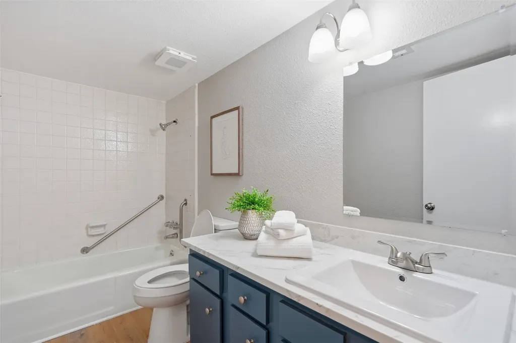 1401 Forest Edge Drive Arlington TX 76013