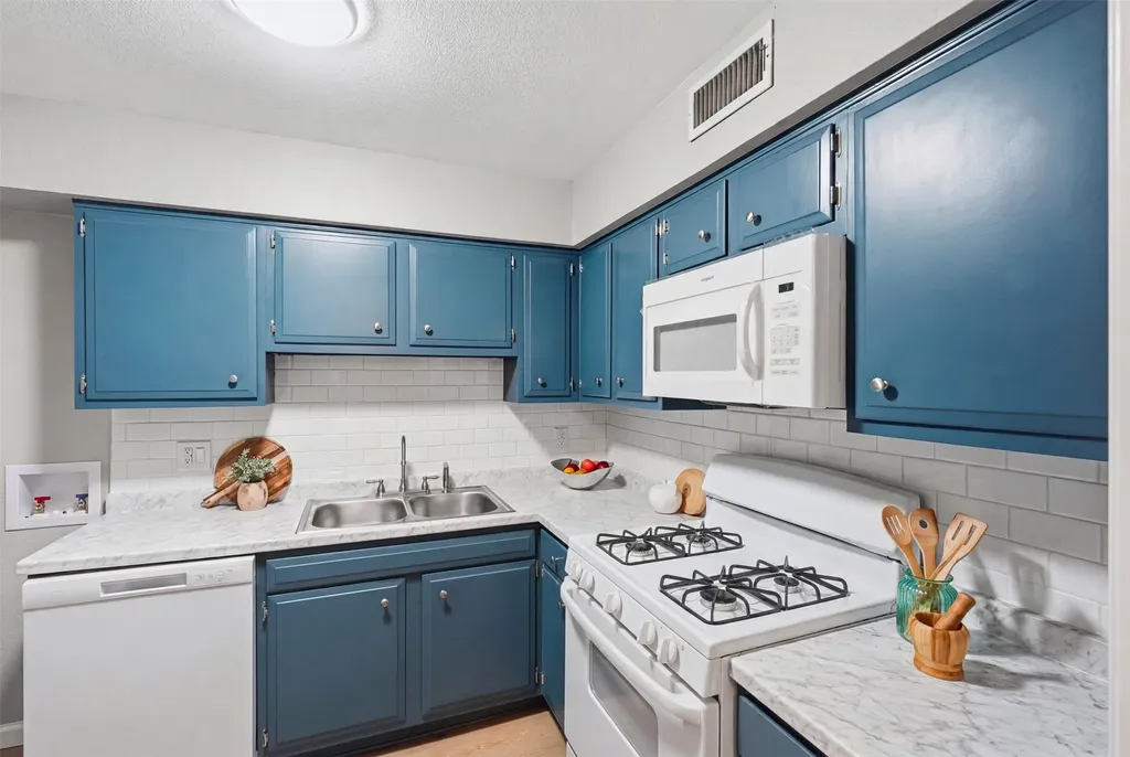 1401 Forest Edge Drive Arlington TX 76013