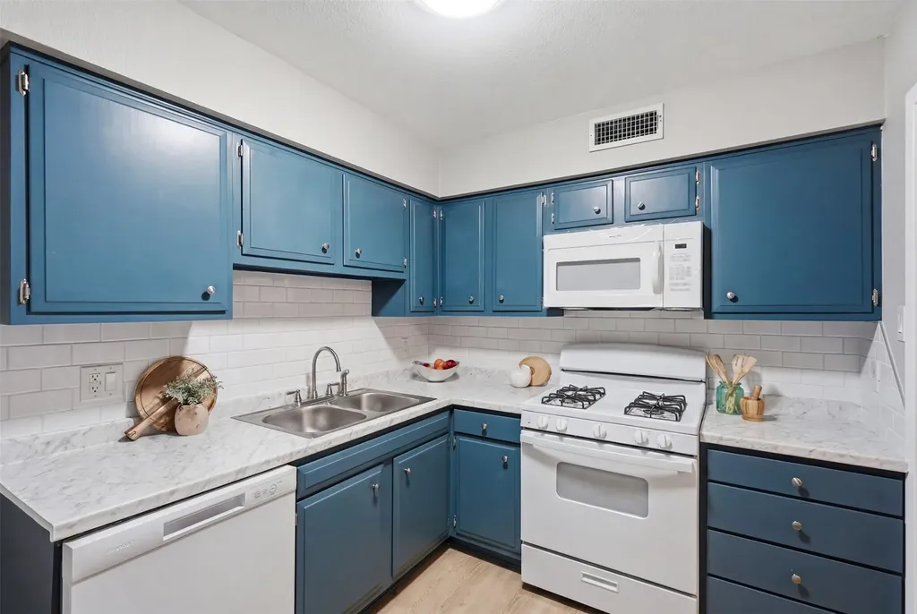 1401 Forest Edge Drive Arlington TX 76013