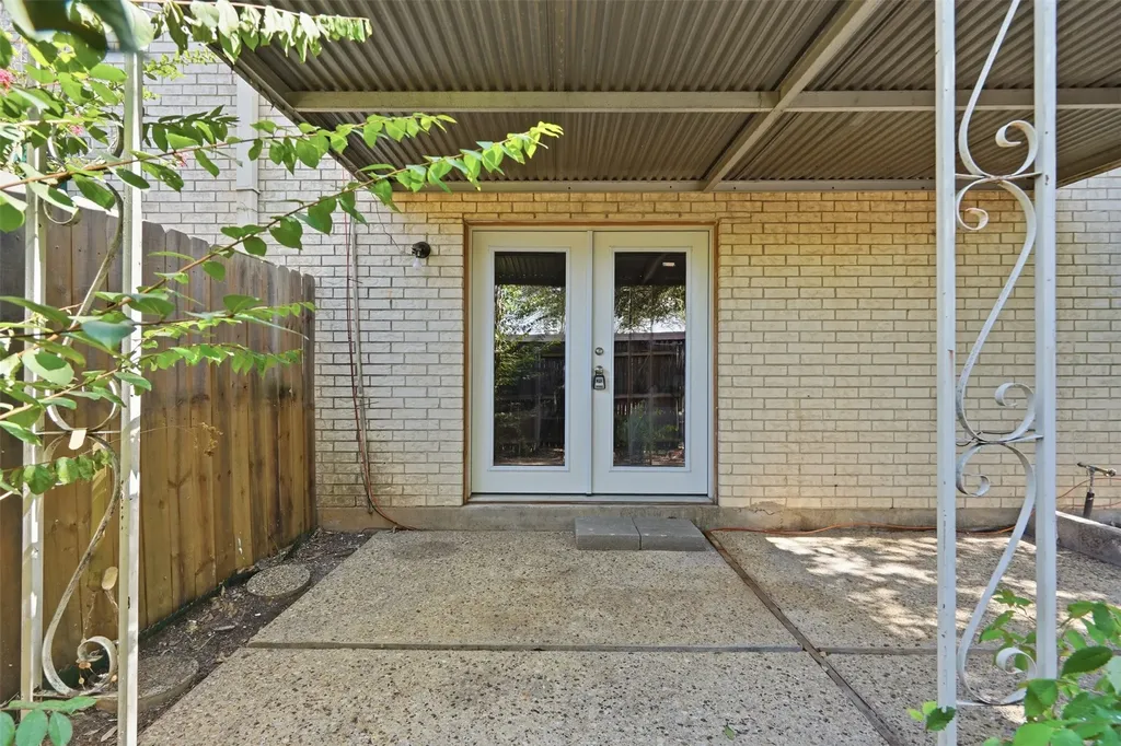 1401 Forest Edge Drive Arlington TX 76013