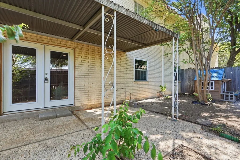 1401 Forest Edge Drive Arlington TX 76013
