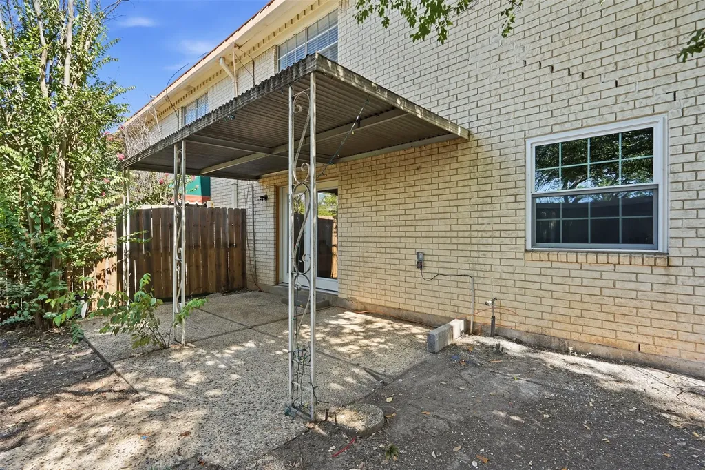 1401 Forest Edge Drive Arlington TX 76013