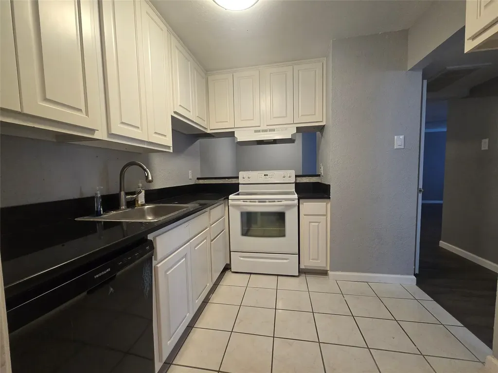 18333 Roehampton Drive Dallas TX 75252