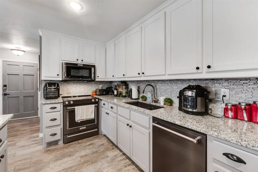 2668 Castanada Circle Fort Worth TX 76112