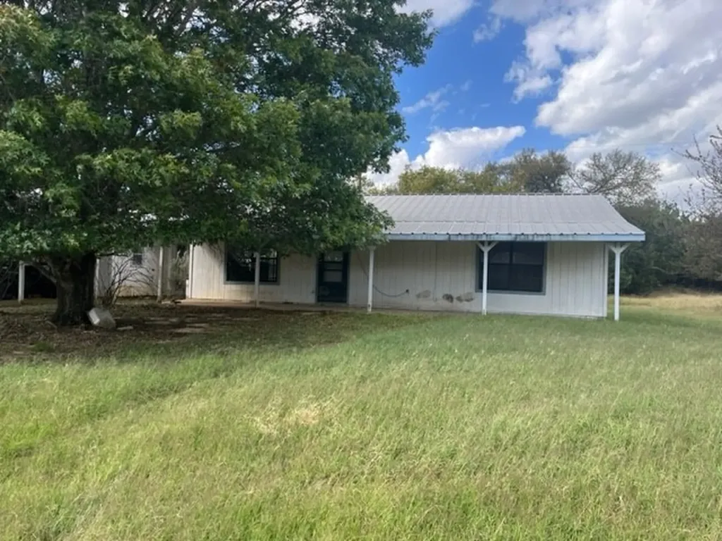 300 E 3rd Street Iredell TX 76649