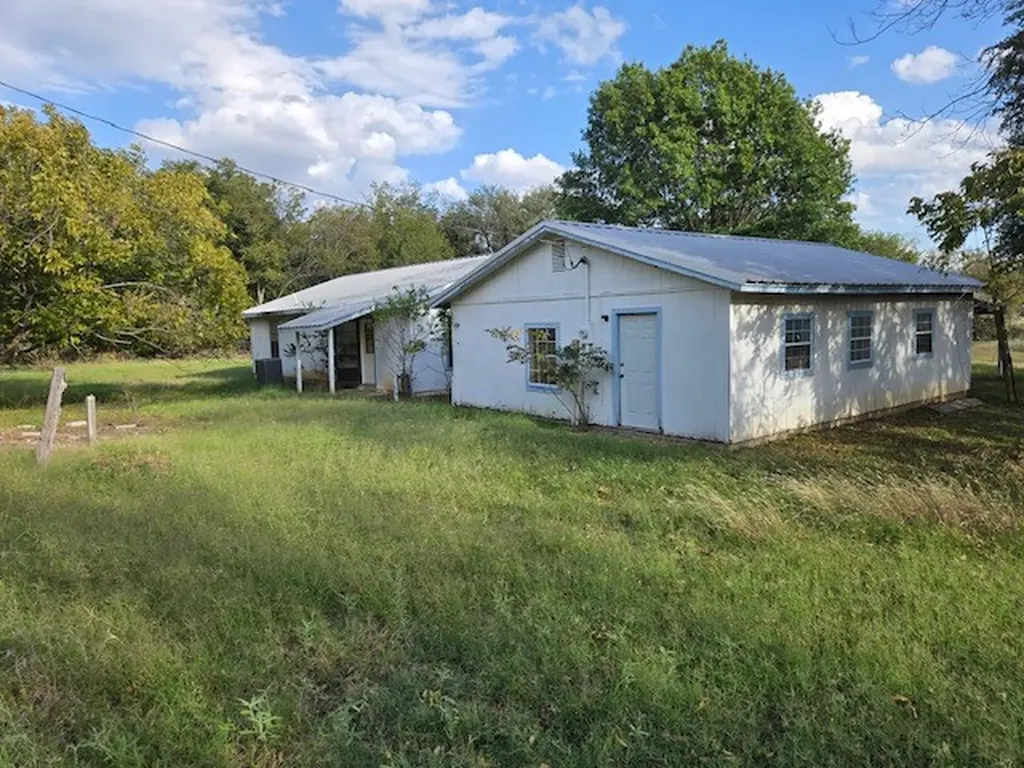 300 E 3rd Street Iredell TX 76649