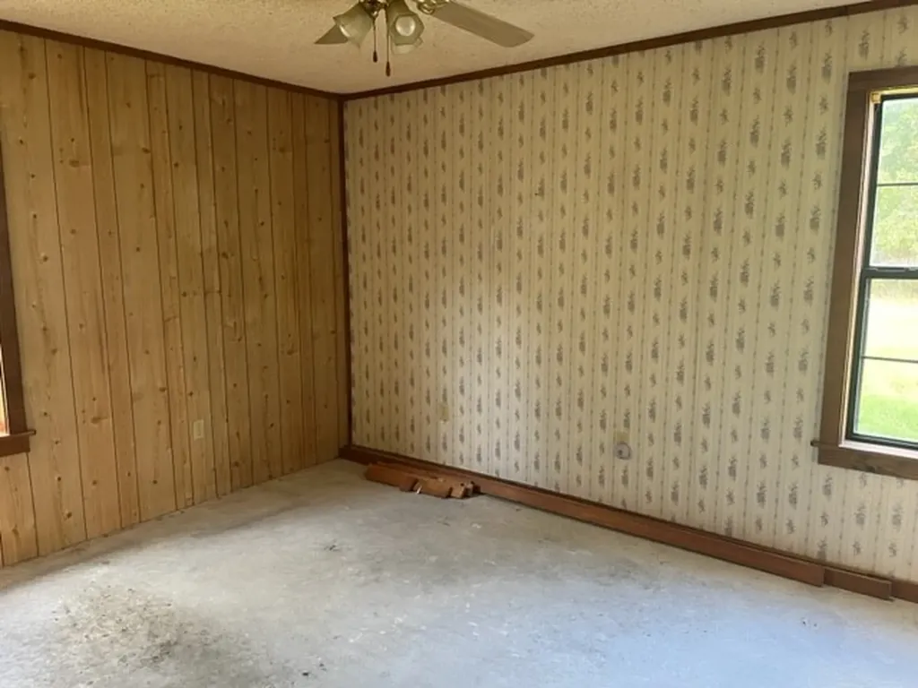 300 E 3rd Street Iredell TX 76649