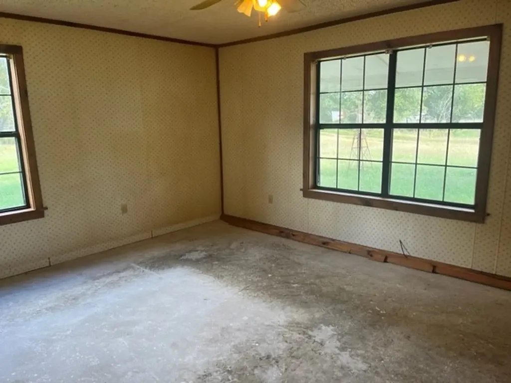300 E 3rd Street Iredell TX 76649