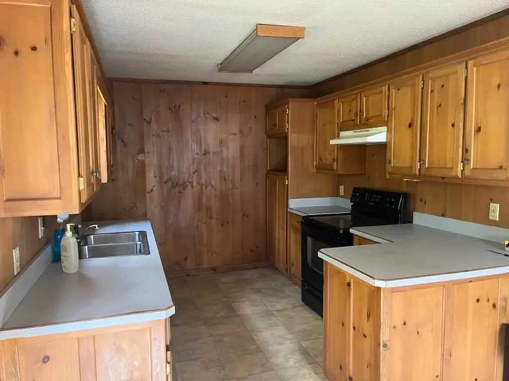 300 E 3rd Street Iredell TX 76649