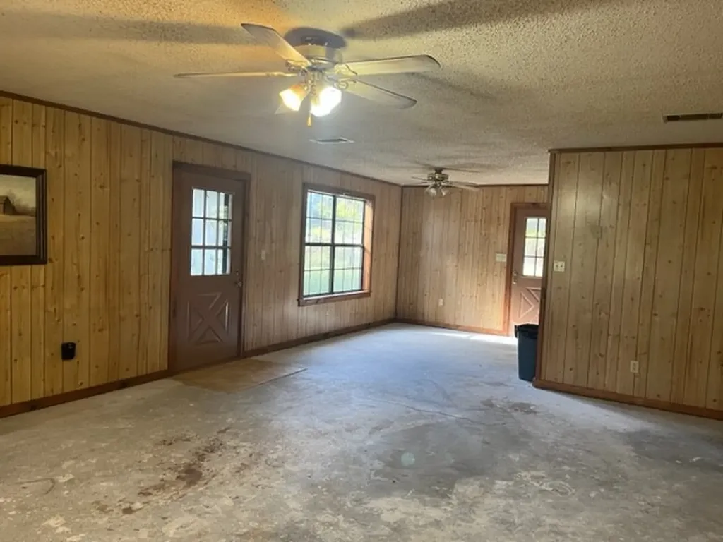 300 E 3rd Street Iredell TX 76649