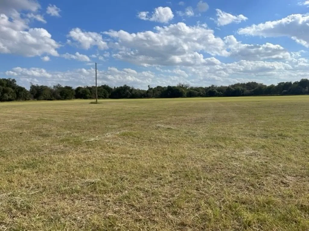 300 E 3rd Street Iredell TX 76649