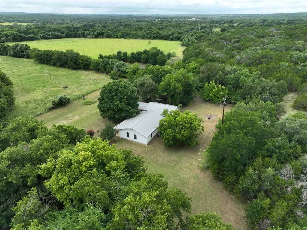 300 E 3rd Street Iredell TX 76649